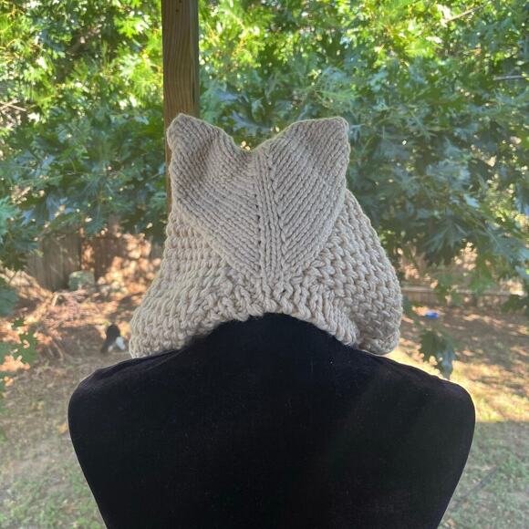 Bellady Women's Beige Cat Ears Knit Hat Crocheted Braided Pom Pom Accents. NEW - Picture 3 of 9